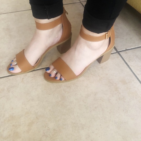 Classic Tan/Brown Open toe block heel - Picture 3 of 4